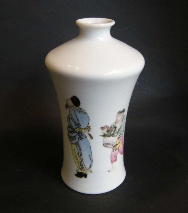 Porcelain vase decorated with two figures and caligraphy -Republic period